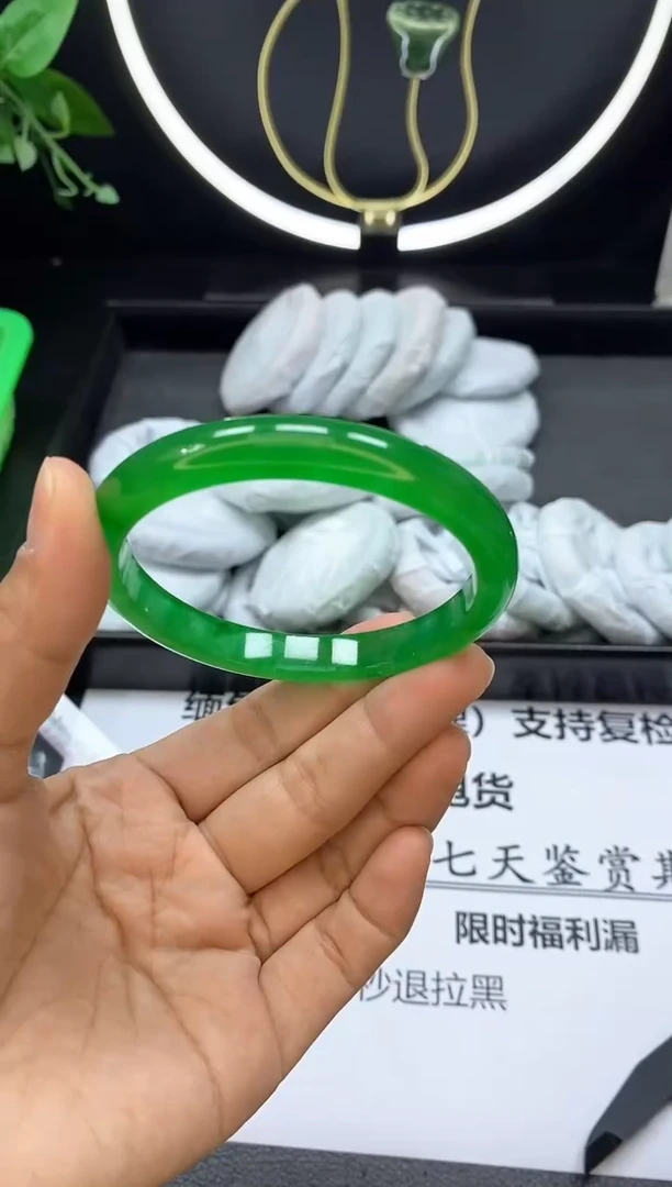 翡翠手镯未镶嵌60+61
