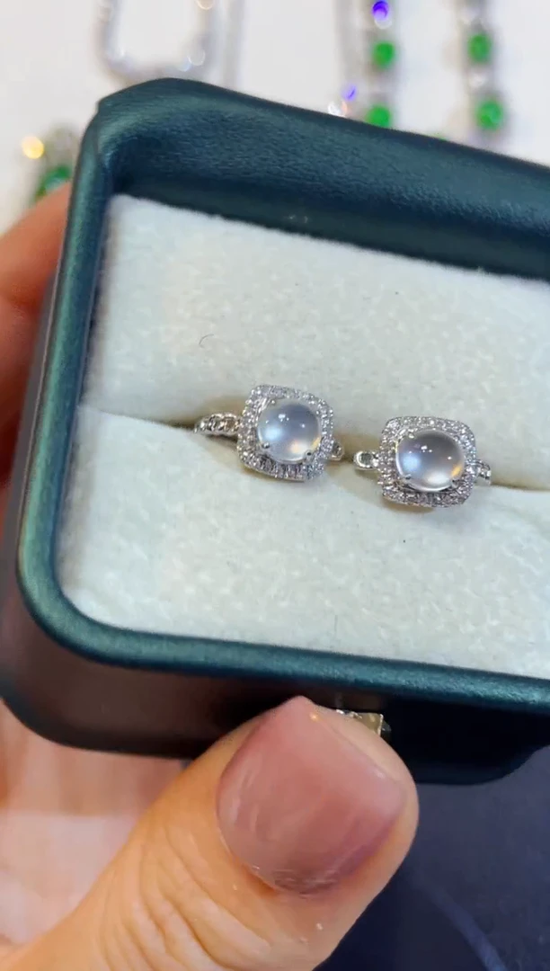 颈饰18K金镶嵌翡翠团购35