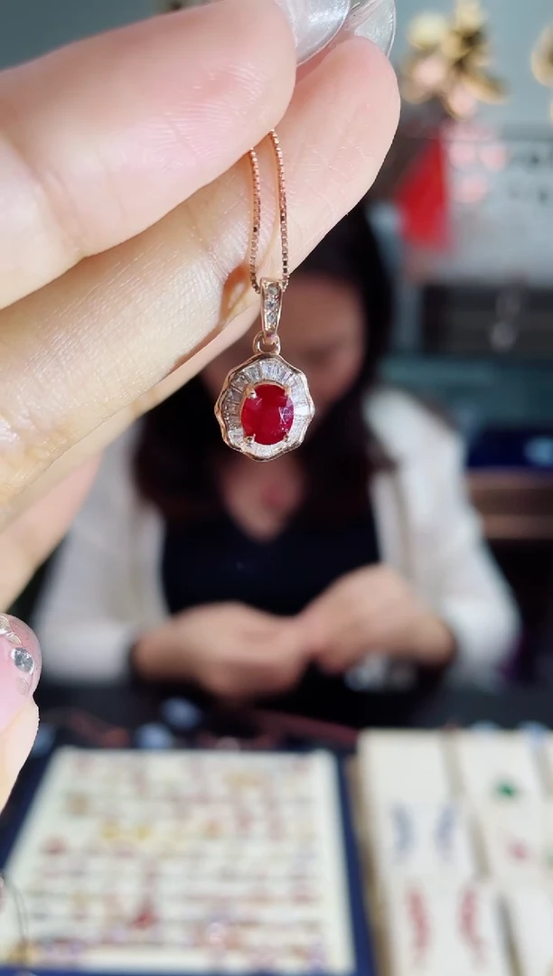 【闪购商品】红宝石颈饰银S925镶嵌吊坠