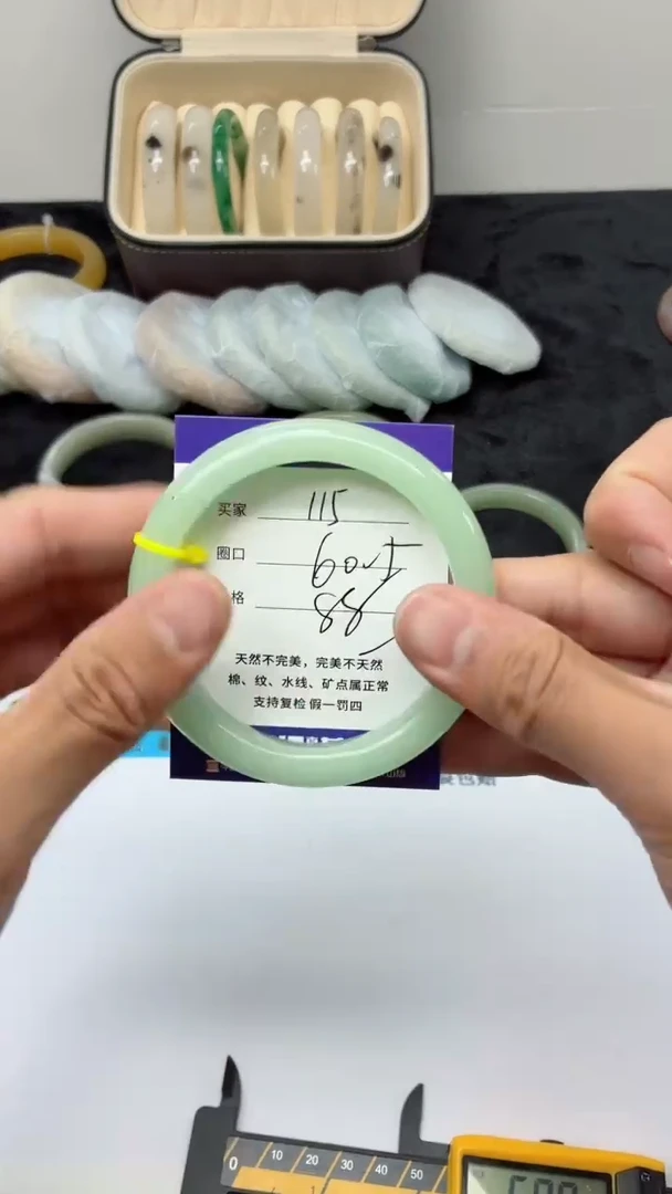 未镶嵌手镯石英质玉115