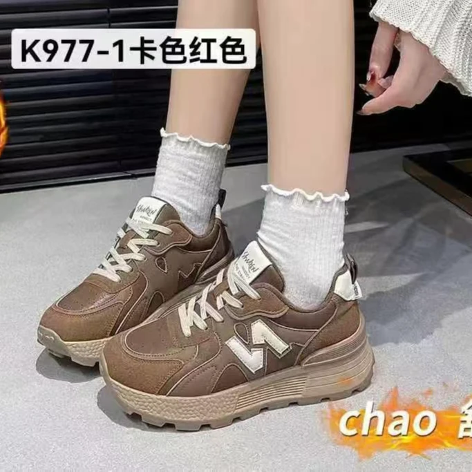 K977-1轻便注压时尚休闲鞋冬季低帮女鞋运动鞋保暖红色圆头