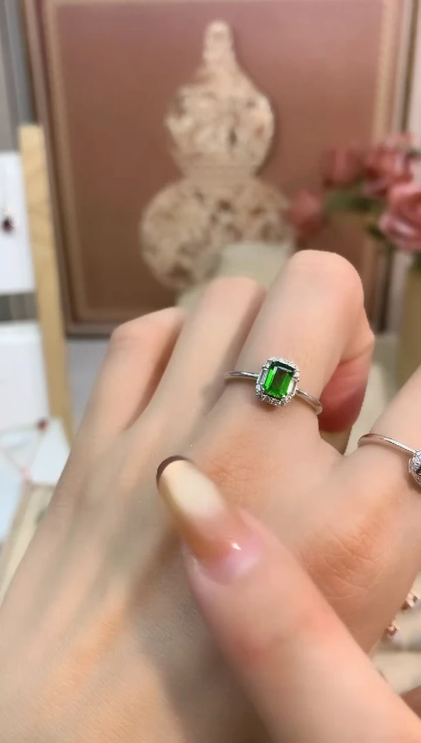 银S925镶嵌透辉石戒指方切微镶透辉石戒指