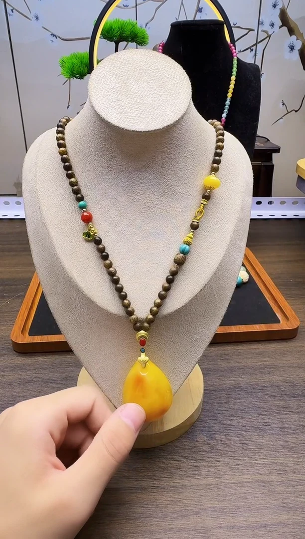 14K金镶嵌颈饰蜜蜡X07