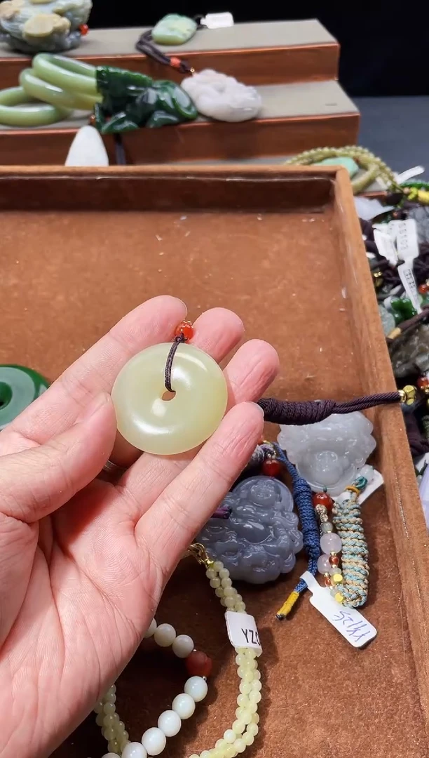 和田玉未镶嵌颈饰拍一发一