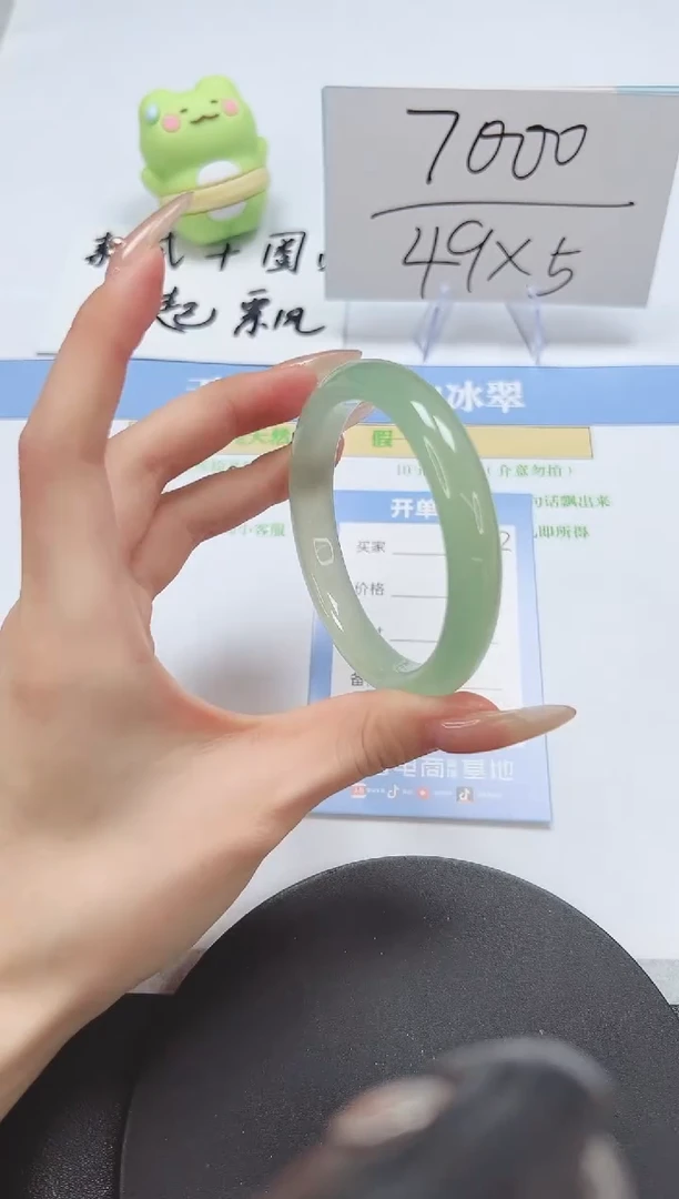 【闪购商品】石英质玉手镯未镶嵌A82-56-57