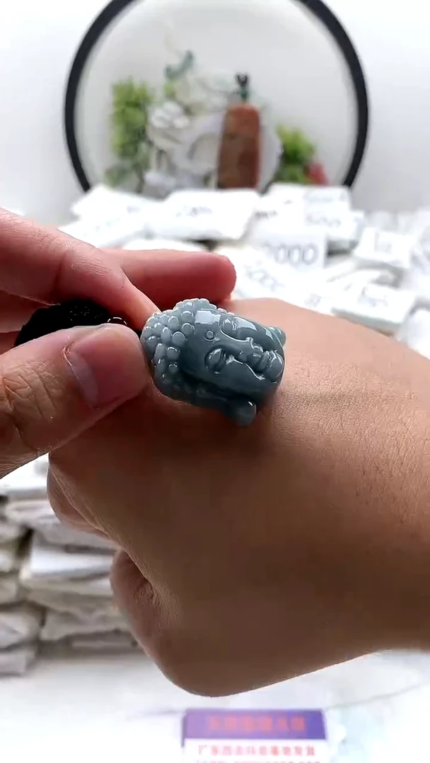 颈饰未镶嵌翡翠佛头