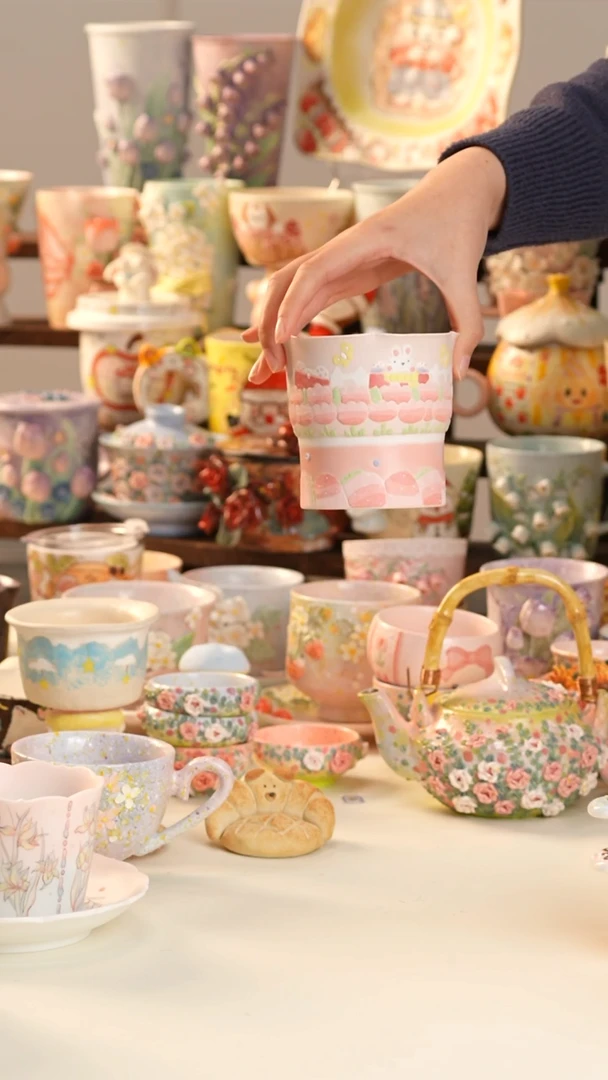 摆件陶景德镇釉下彩手绘设计师款陶瓷