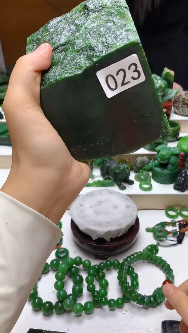 未镶嵌和田玉（碧玉）珠宝半成品23