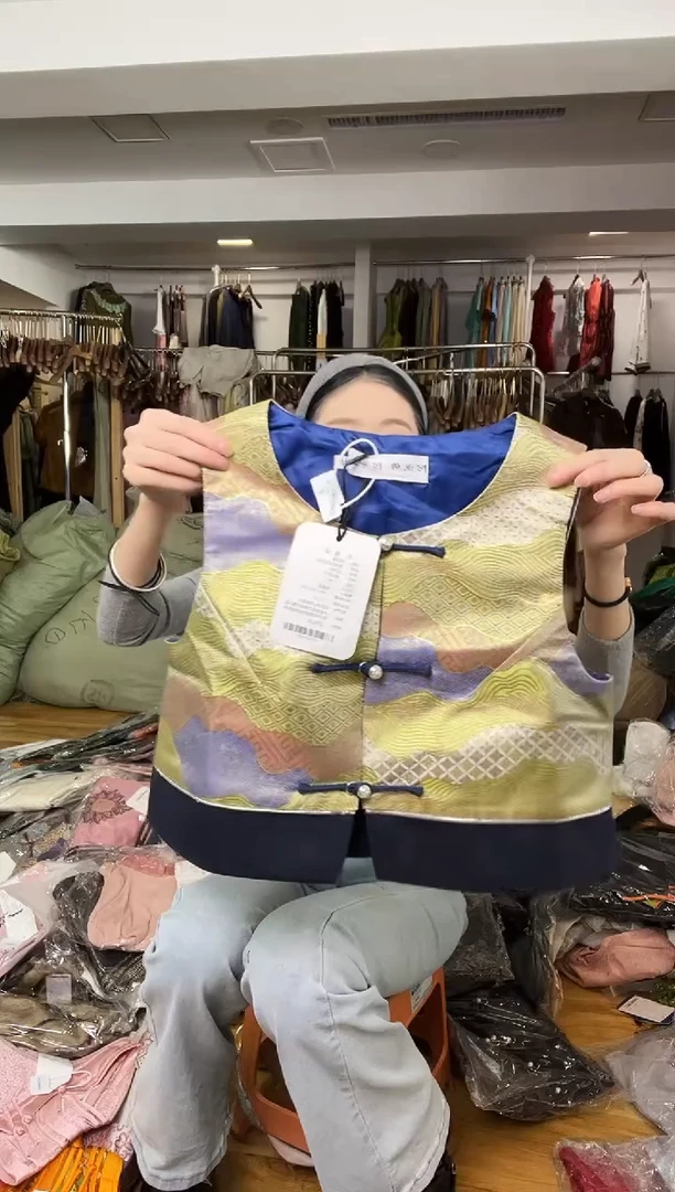 马甲       M码       80-105斤