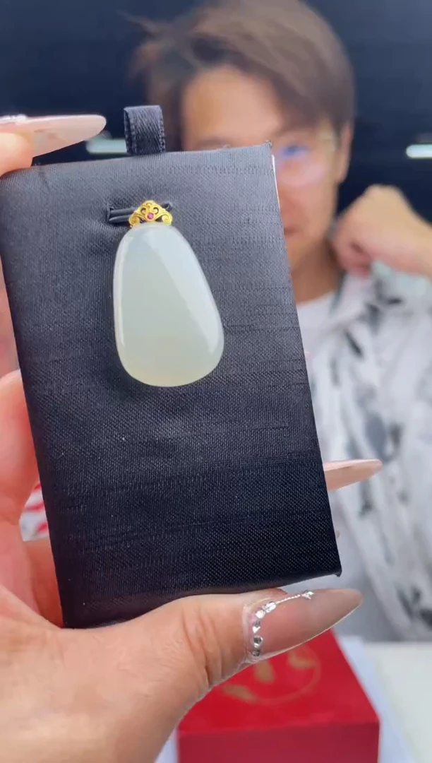 【闪购商品】定制和田玉18K金镶嵌天然和田玉拍一发一