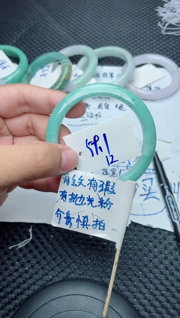 未镶嵌手镯翡翠?**朵12