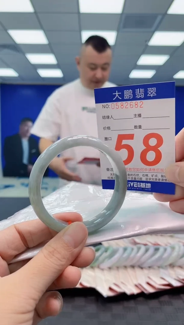翡翠手镯未镶嵌AAAAAAAAAA