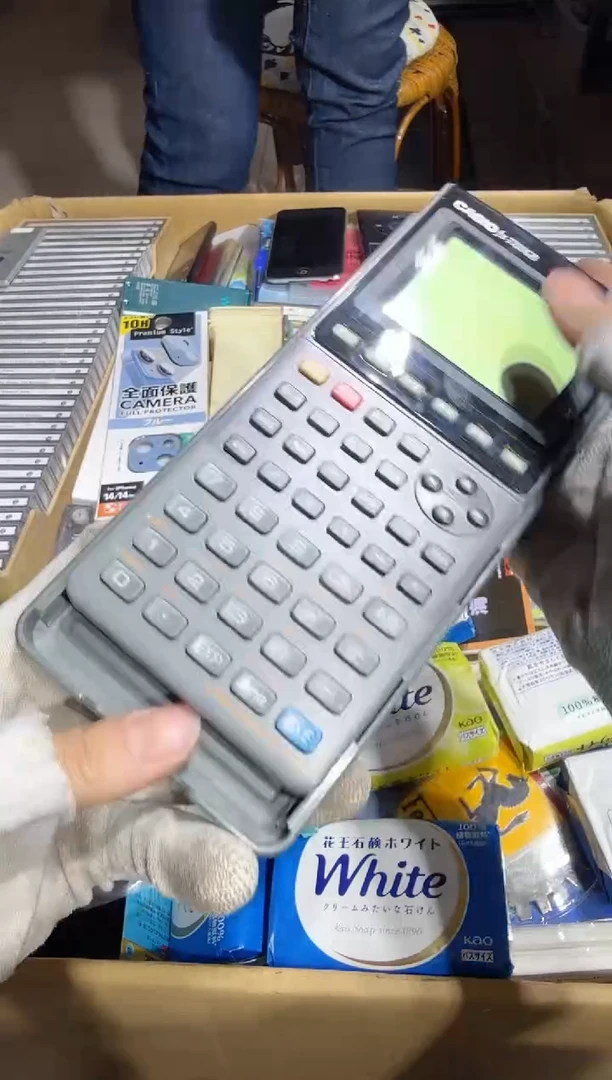 8新新***子   115中古商品，瑕疵品，不保好坏。