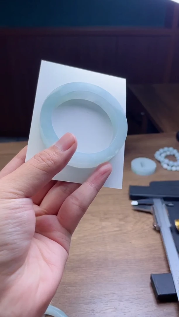 未镶嵌手镯定制翡翠用**光定制