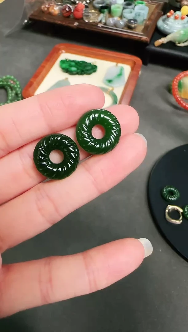 颈饰未镶嵌和田玉耳饰