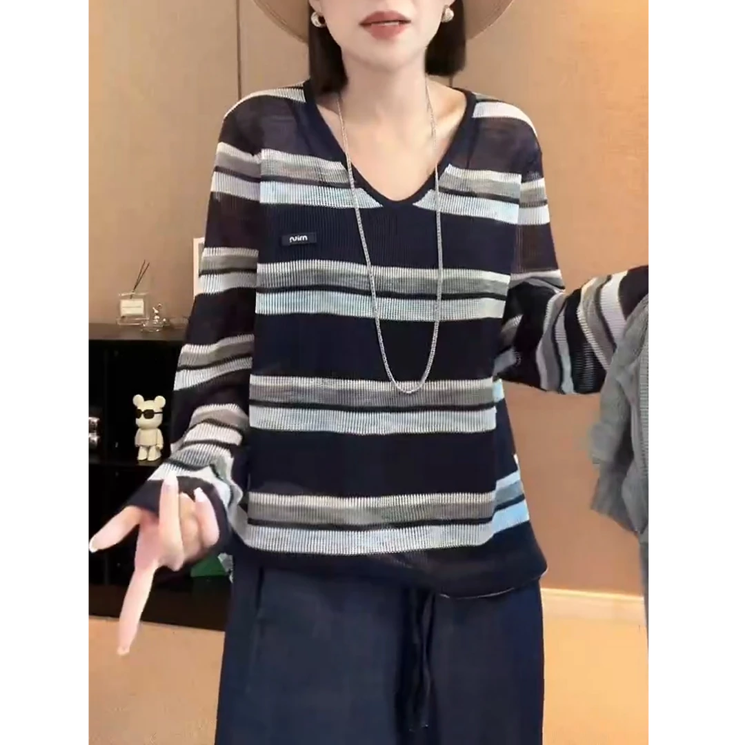 慵懒V领条纹薄款针织T恤女秋季2025新款长袖罩衫休闲宽松防晒上衣