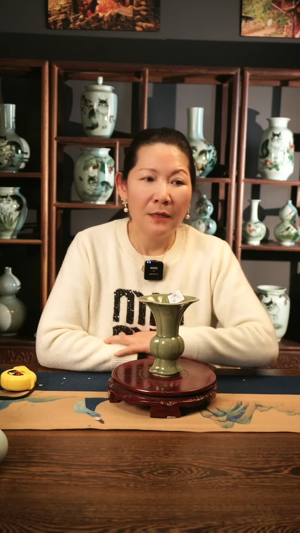 【闪购商品】青瓷 豆青釉 花口 花觚