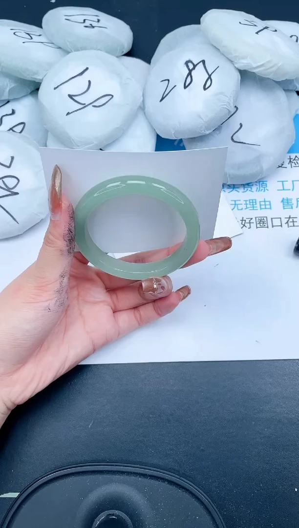 【闪购商品】石英质玉手镯未镶嵌331-52