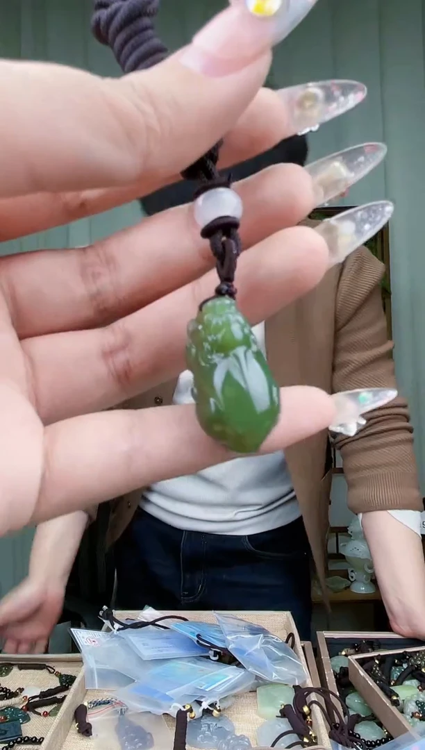 【闪购商品】和田玉挂件未镶嵌拍一发一，多样性发货！