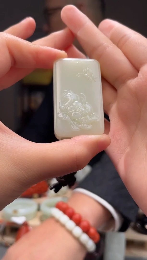 颈饰未镶嵌和田玉吊坠