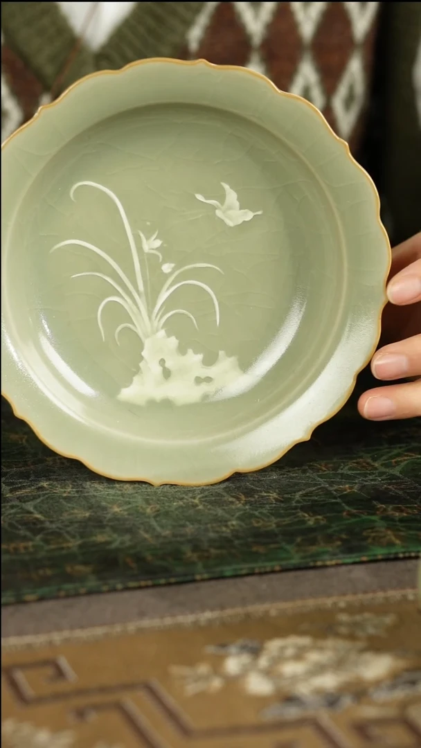 善窑厂汝窑粉青堆白雕刻壶承