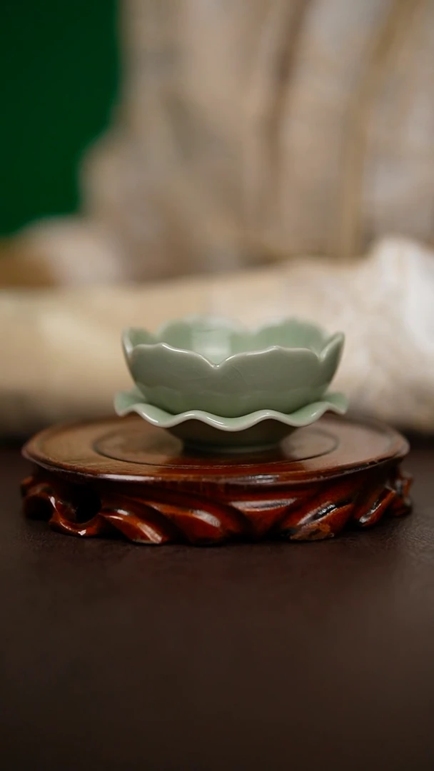 微瑕不完美豆绿色莲花茶漏简装