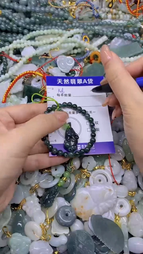 翡翠未镶嵌颈饰天然翡翠A货吊坠批量多样性发一