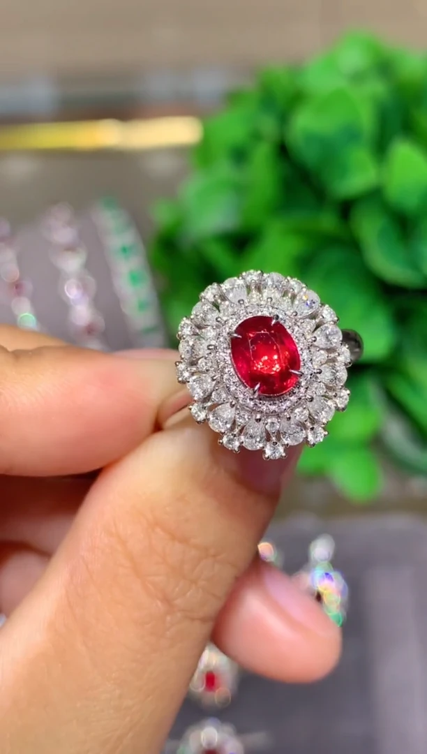 18K金镶嵌戒指红宝石1.08CT
