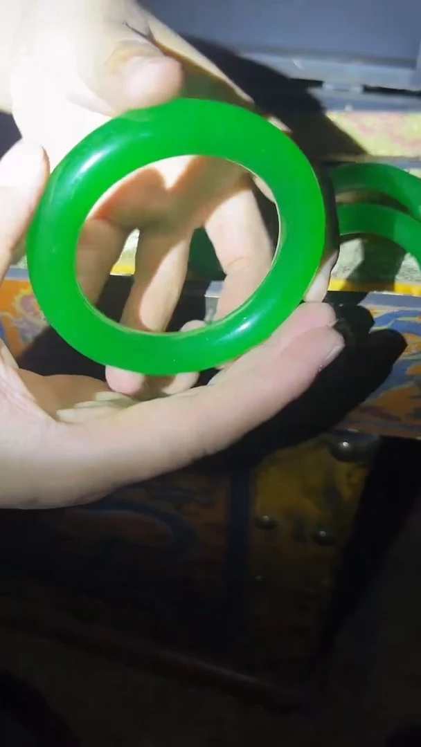 满绿带棉絮一个.