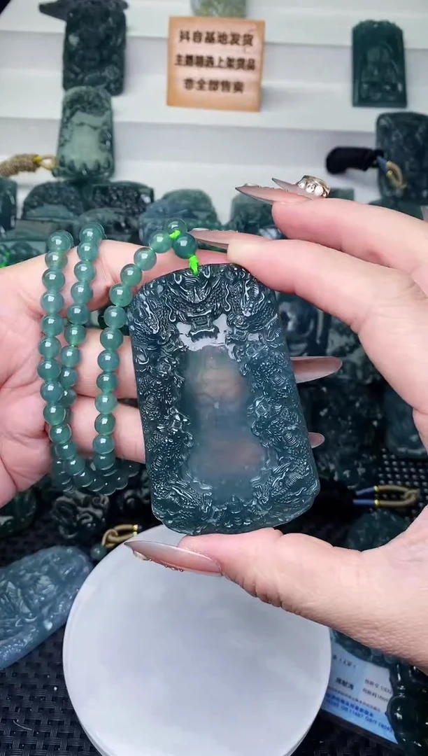 颈饰未镶嵌翡翠