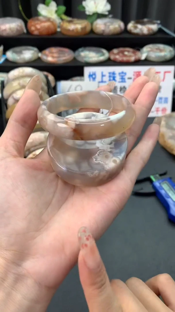 未镶嵌手镯石英质玉（54圈口）赠送镯心 无证书