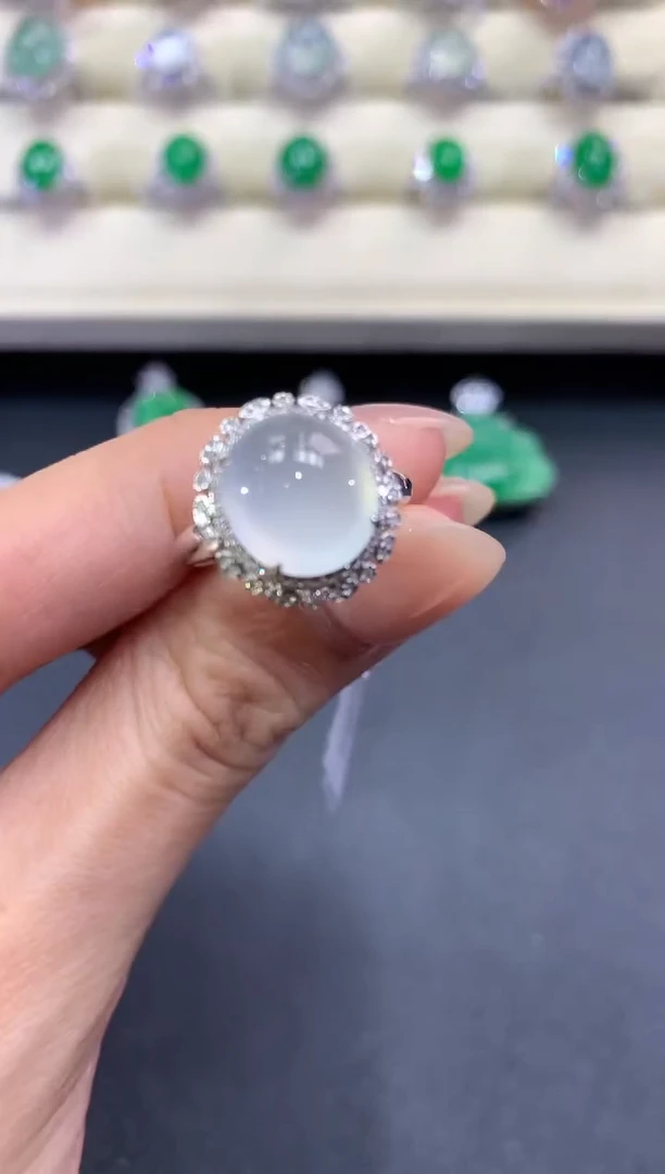 【闪购商品】翡翠戒指18K金镶嵌a84