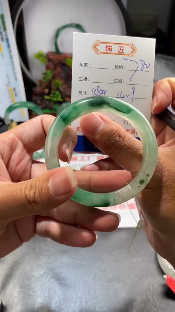 【闪购商品】石英质玉手镯未镶嵌非洲翠正圈58