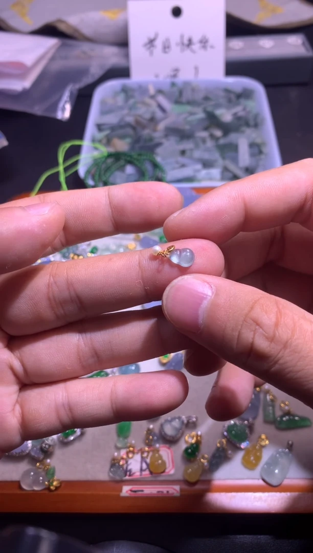 翡翠18K金镶嵌吊坠(不含链)1