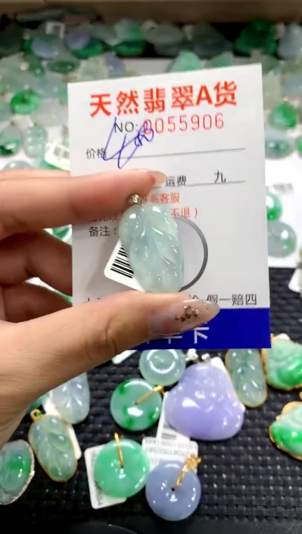 颈饰18K金镶嵌翡翠1111111111111111