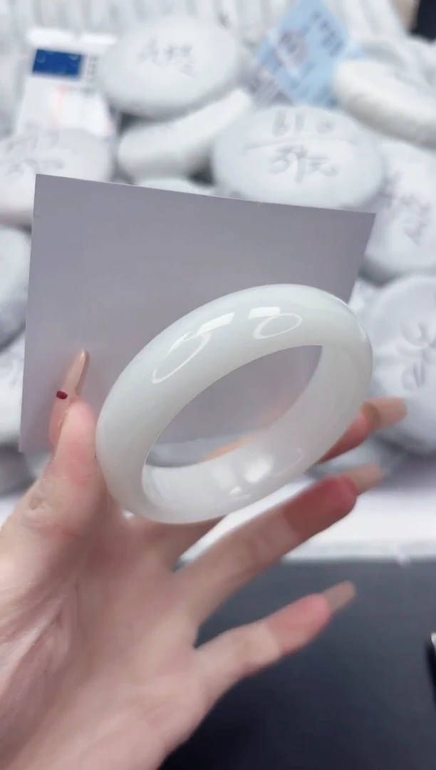 未镶嵌手镯石英质玉55-56.9BYGKT