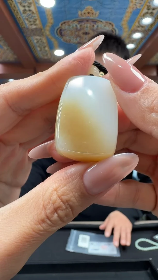 颈饰未镶嵌和田玉糖玉无事牌