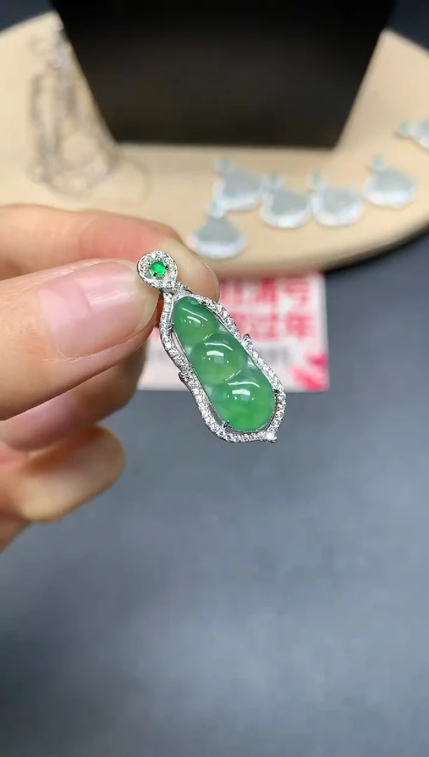 【闪购商品】翡翠吊坠(不含链)银S925镶嵌福豆【多样性发其一】
