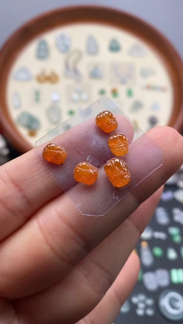 颈饰未镶嵌翡翠5颗冰黄翡貔貅/芬