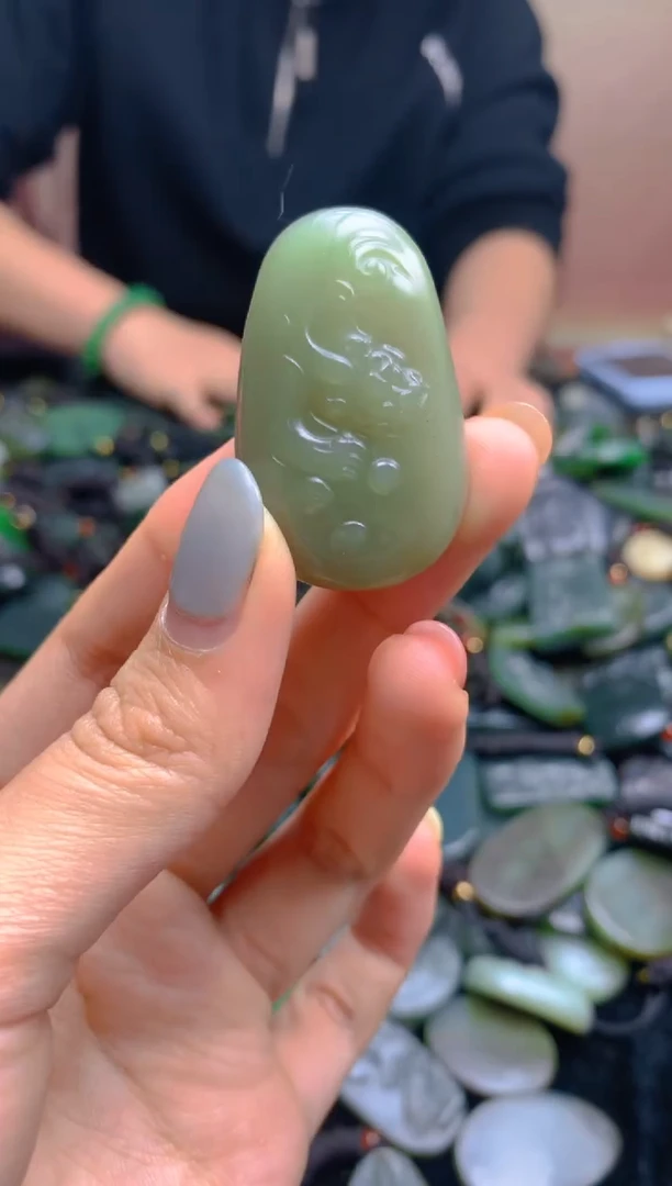 颈饰未镶嵌和田玉1