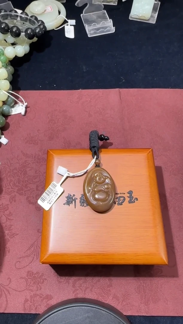 吊坠(不含链)未镶嵌和田玉若羌纯糖微色差吊坠