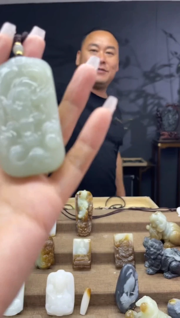 颈饰未镶嵌和田玉1