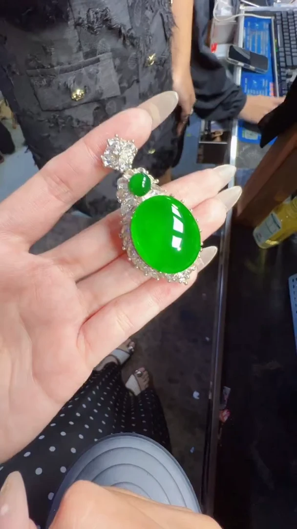 未镶嵌定制翡翠翡翠A货有轻微色差属于正常现象鸽子蛋多样性发货1
