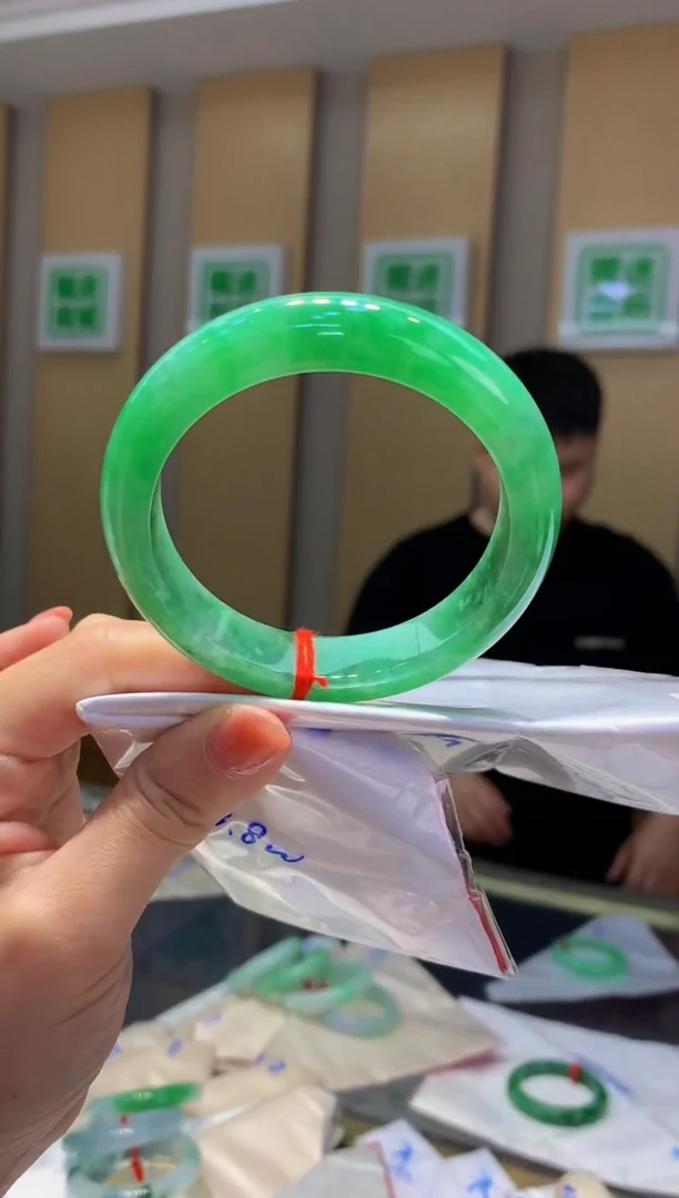 翡翠手镯未镶嵌-Q125圈口55.*12.9*8.9