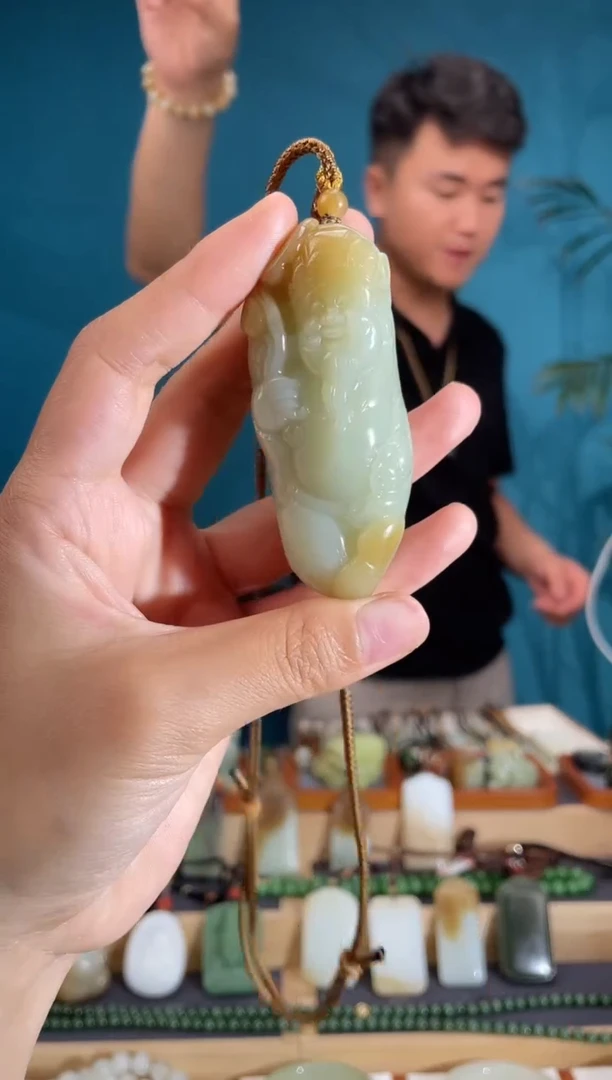 和田玉未镶嵌颈饰1