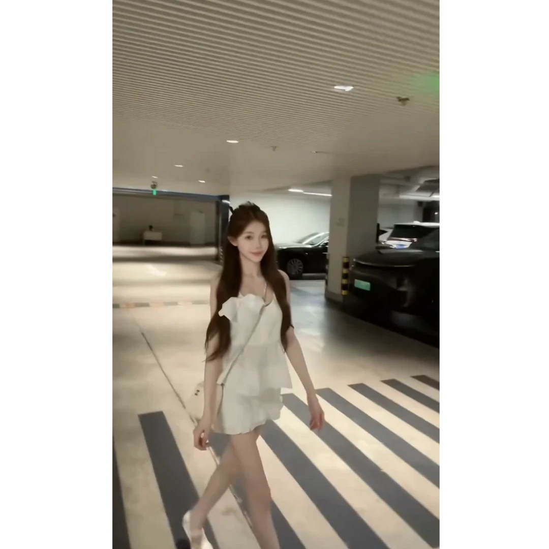 纯欲气质名媛风设计感白色吊带上衣女修身显瘦短裙两件套装夏季