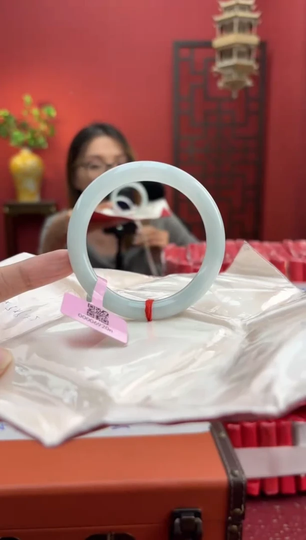 未镶嵌手镯（圆镯）翡翠翡翠手镯9