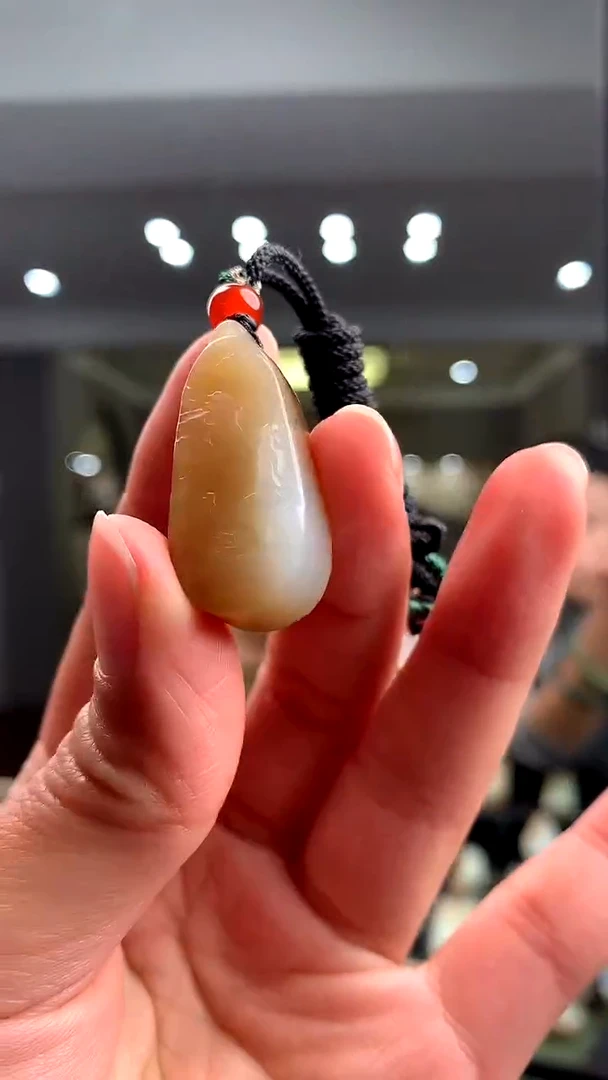 颈饰未镶嵌和田玉挂件