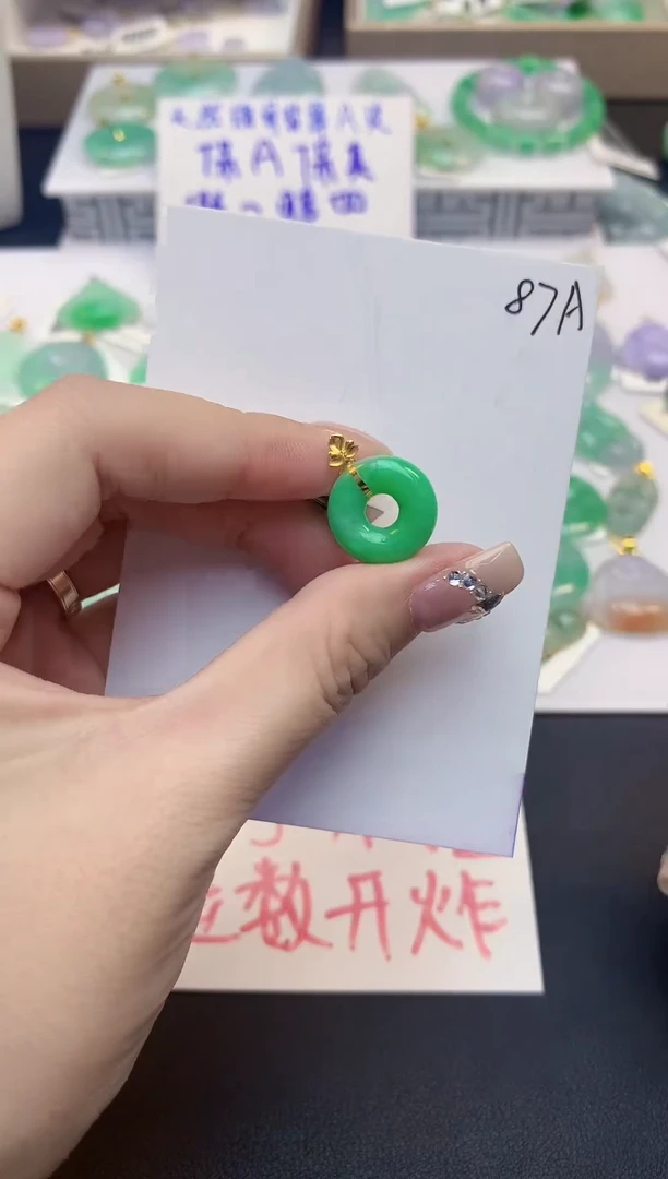 颈饰18K金镶嵌翡翠天然缅甸a货翡翠