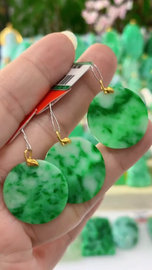 【闪购商品】翡翠颈饰18K金镶嵌多样性发货选其一